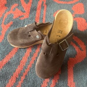 Papillio by Birkenstock Women's Fanny Suede Buckle Strap Hardware Wedge Clogs